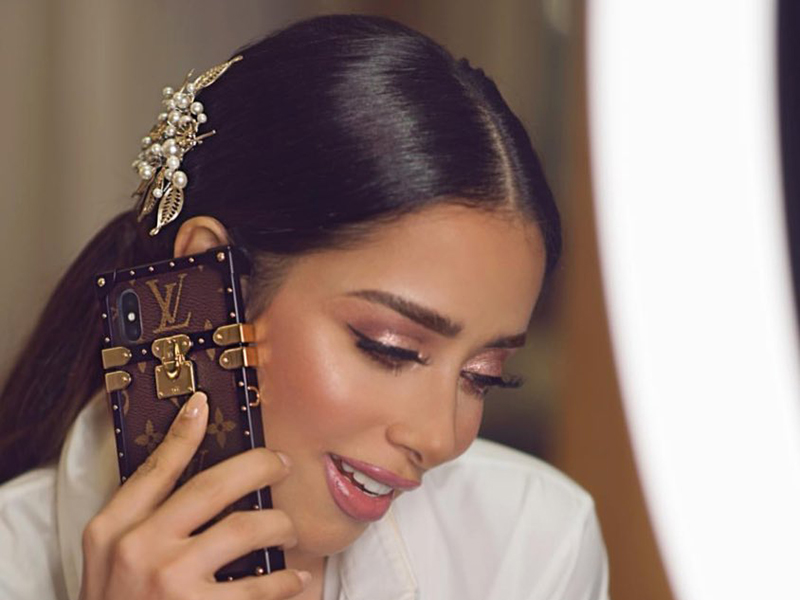 هل سعر غطاء هاتف الفنانة بلقيس يفوق سعر الهاتف نفسه؟!